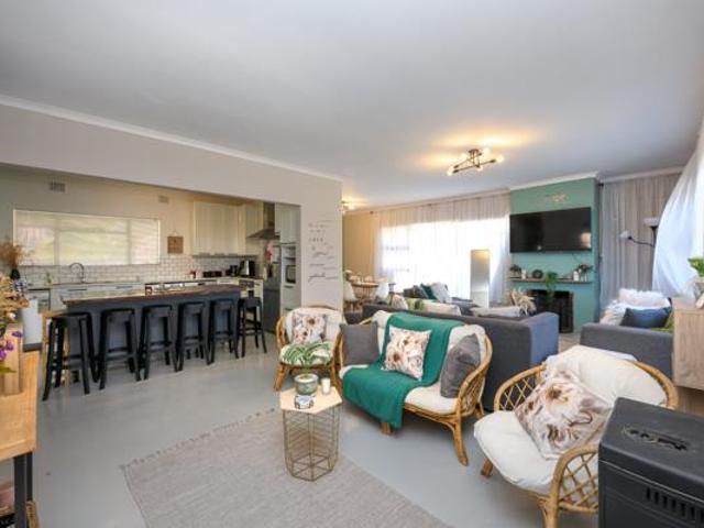 3 Bedroom House in Belmont Park