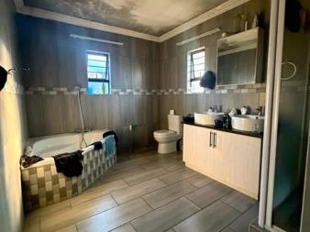 3 Bedroom House in Bendor