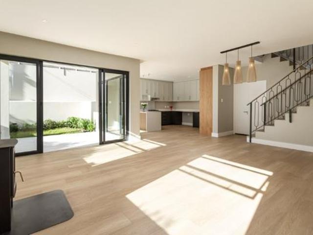 3 Bedroom House in Bishopscourt Village