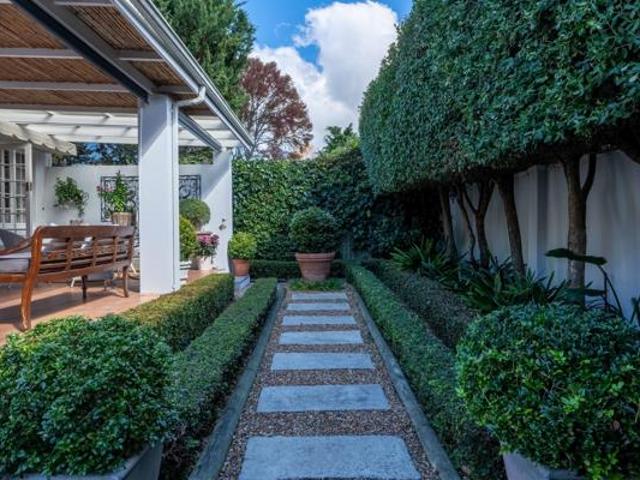 3 Bedroom House in Bishopscourt Village