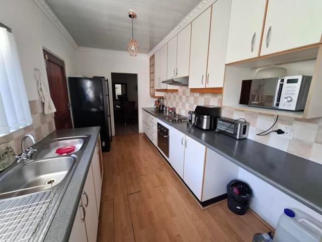 3 Bedroom House in Bisley