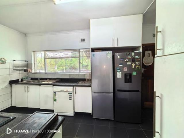 3 Bedroom House in Bisley