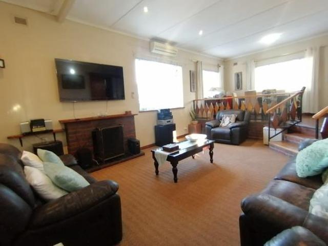 3 Bedroom House in Bisley