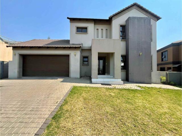 3 Bedroom House in Blue Valley Golf Estate