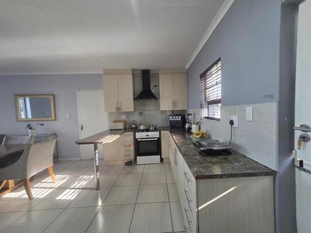 3 Bedroom House in Blue Horizon Bay