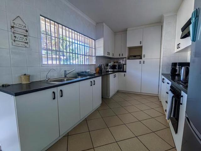 3 Bedroom House in Bluewater Bay