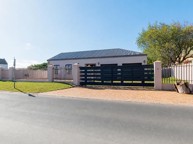 3 Bedroom House in Bluewater Bay