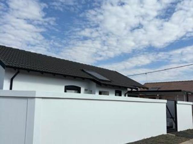 3 Bedroom House in Raceway