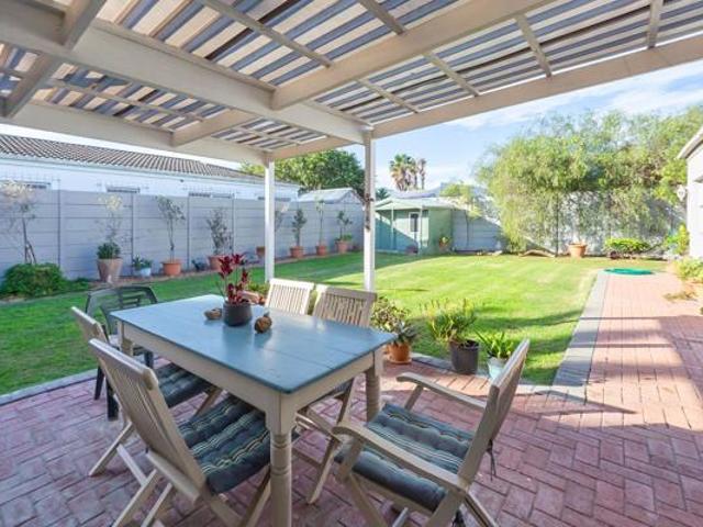 3 Bedroom House in Blouberg Sands