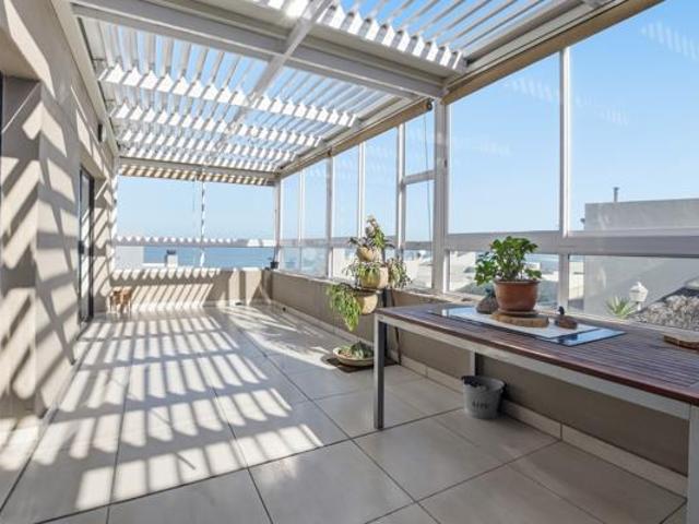 3 Bedroom House in Bloubergstrand
