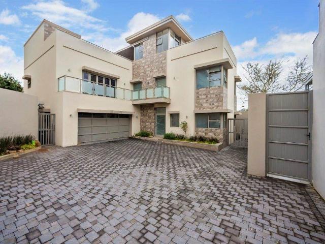 3 Bedroom House in Bryanston