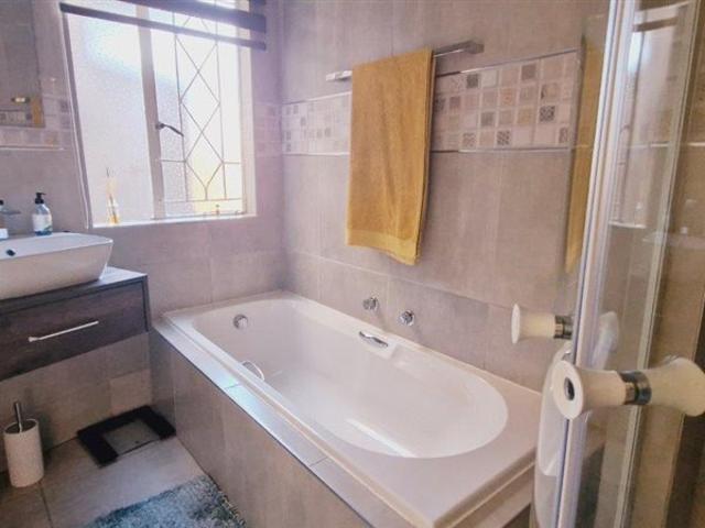 3 Bedroom House in Brackenhurst