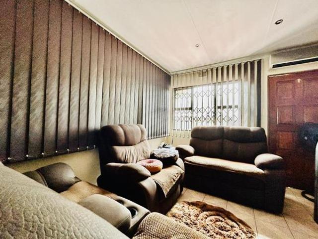 3 Bedroom House in Brackenham