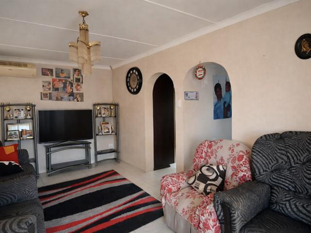 3 Bedroom House in Brackenham