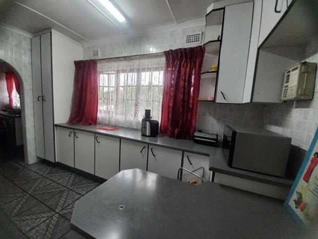 3 Bedroom House in Brackenham