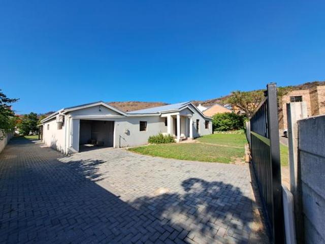 3 Bedroom House in Bredasdorp