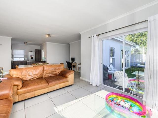 3 Bedroom House in Burgundy Estate