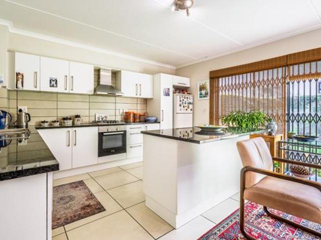 3 Bedroom House in Burgundy Estate
