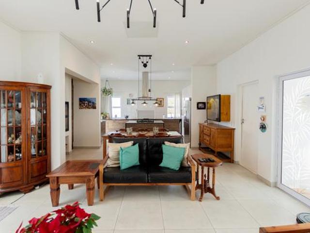 3 Bedroom House in Golden Mile