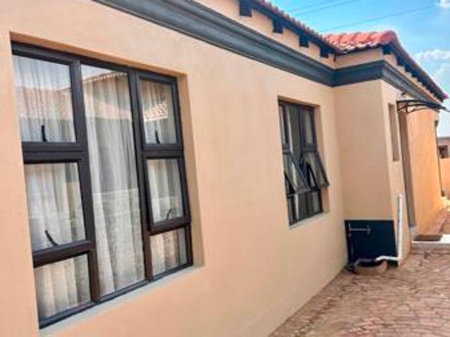 3 Bedroom House in Golden Gardens