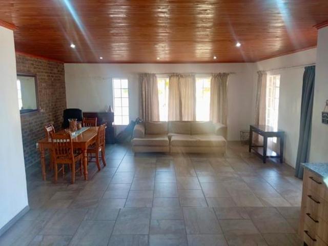 3 Bedroom House in Golf View