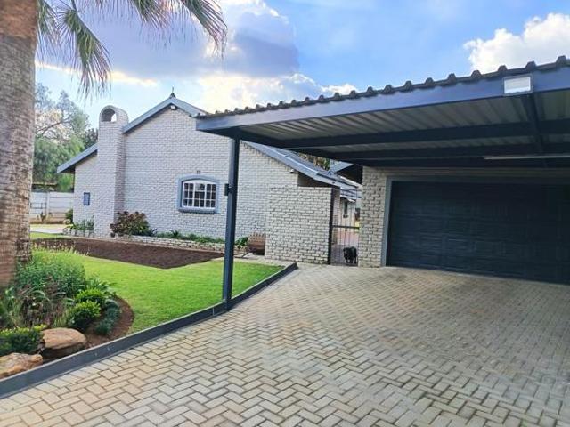 3 Bedroom House in Golf Park