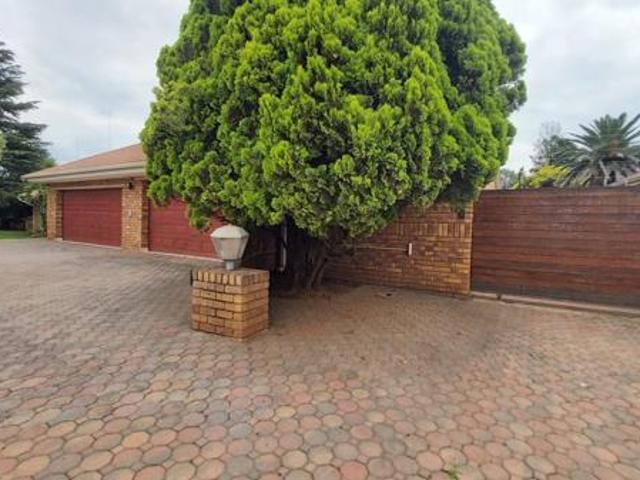 3 Bedroom House in Golf Park