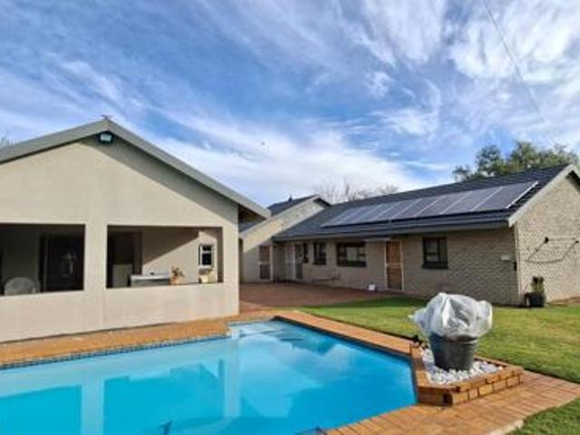 3 Bedroom House in Golf Park