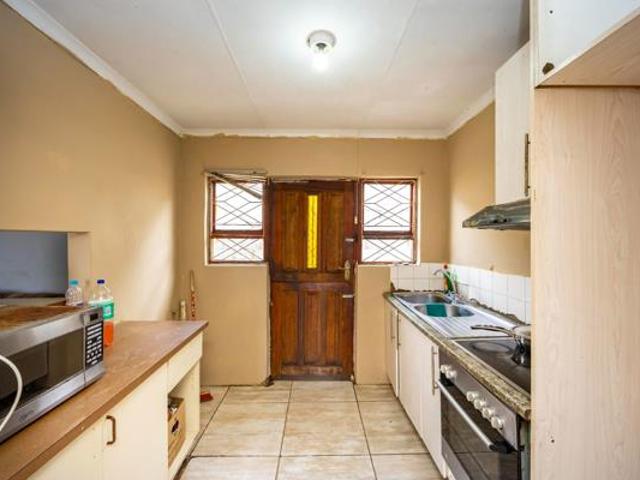 3 Bedroom House in Gompo Town