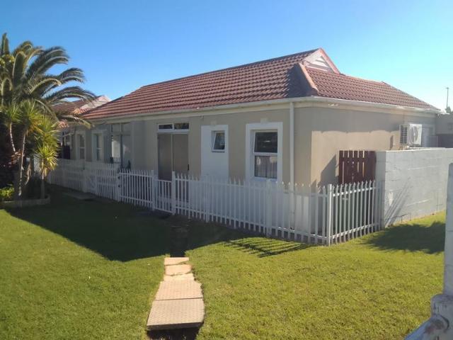3 Bedroom House in Gordons Bay