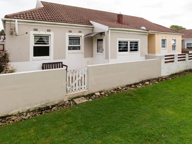 3 Bedroom House in Gordons Bay