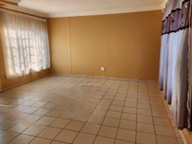 3 Bedroom House in Geelhoutpark
