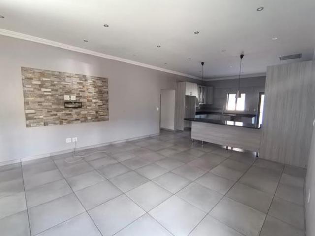 3 Bedroom House in Geelhoutpark