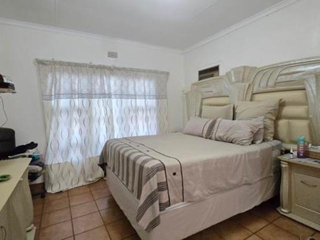 3 Bedroom House in Geelhoutpark