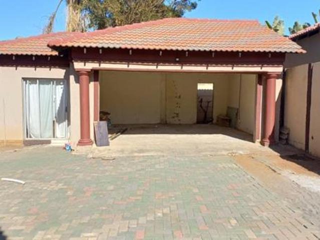 3 Bedroom House in Geelhoutpark