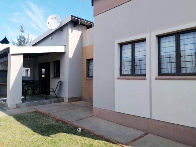 3 Bedroom House in Geelhoutpark