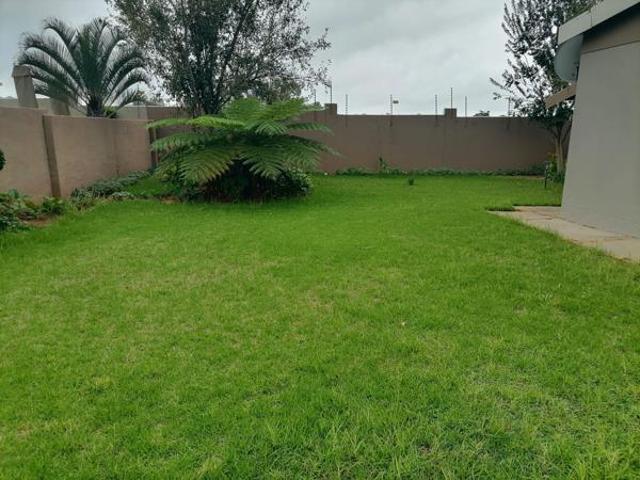 3 Bedroom House in Geelhoutpark