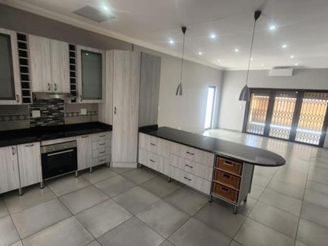 3 Bedroom House in Geelhoutpark
