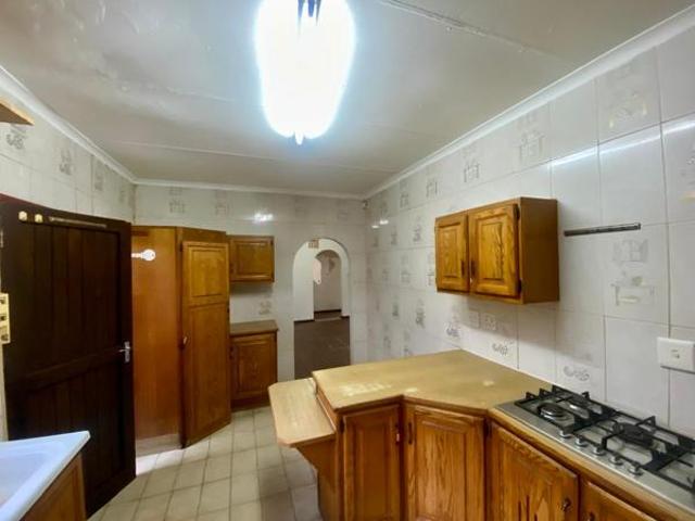 3 Bedroom House in Geelhoutpark