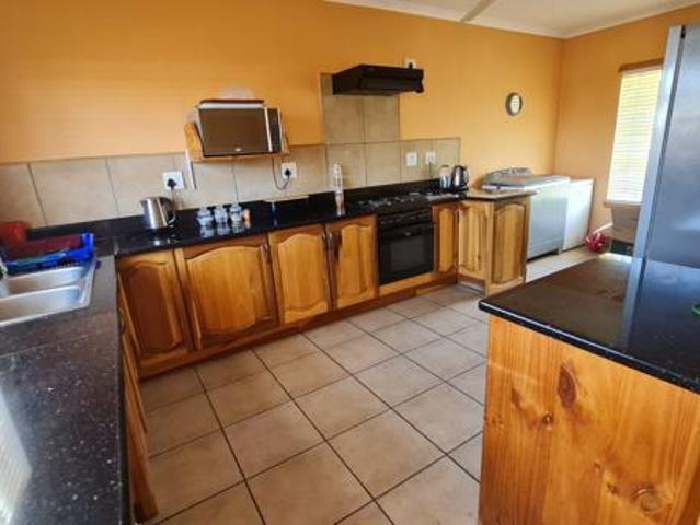 3 Bedroom House in Geelhoutpark