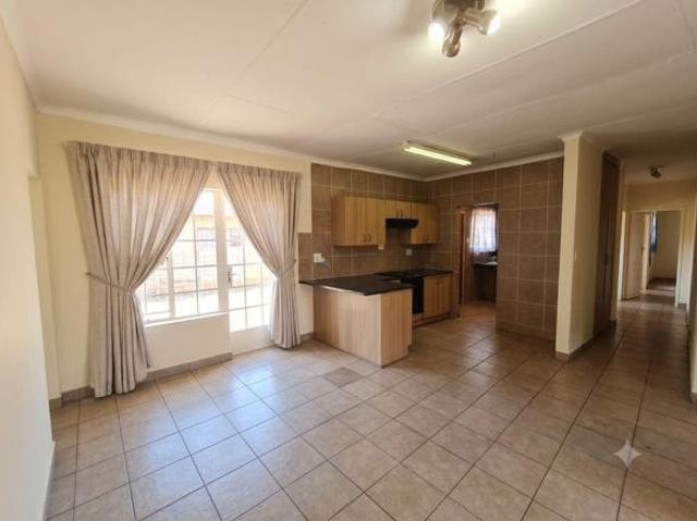 3 Bedroom House in Geelhoutpark
