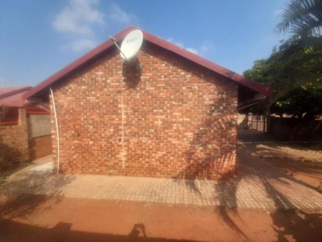 3 Bedroom House in Geelhoutpark