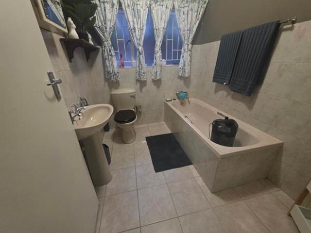 3 Bedroom House in Geelhoutpark