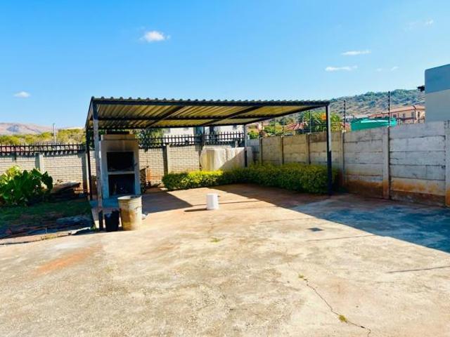 3 Bedroom House in Geelhoutpark