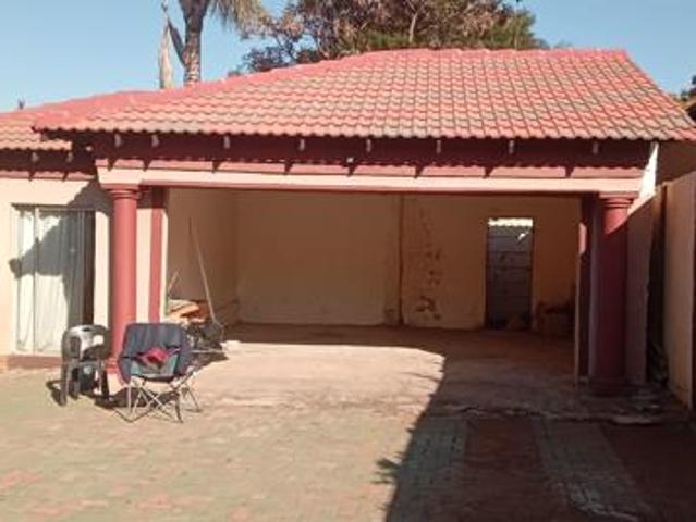 3 Bedroom House in Geelhoutpark