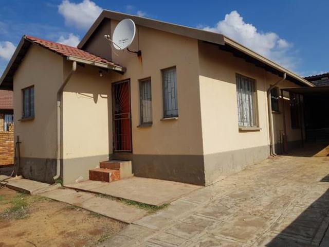 3 Bedroom House in Geelhoutpark