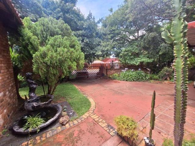 3 Bedroom House in Geelhoutpark