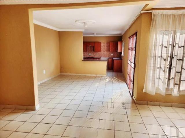 3 Bedroom House in Geelhoutpark
