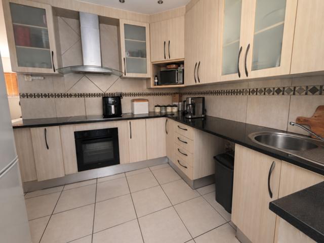 3 Bedroom House in Geelhoutpark