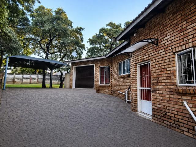 3 Bedroom House in Geelhoutpark